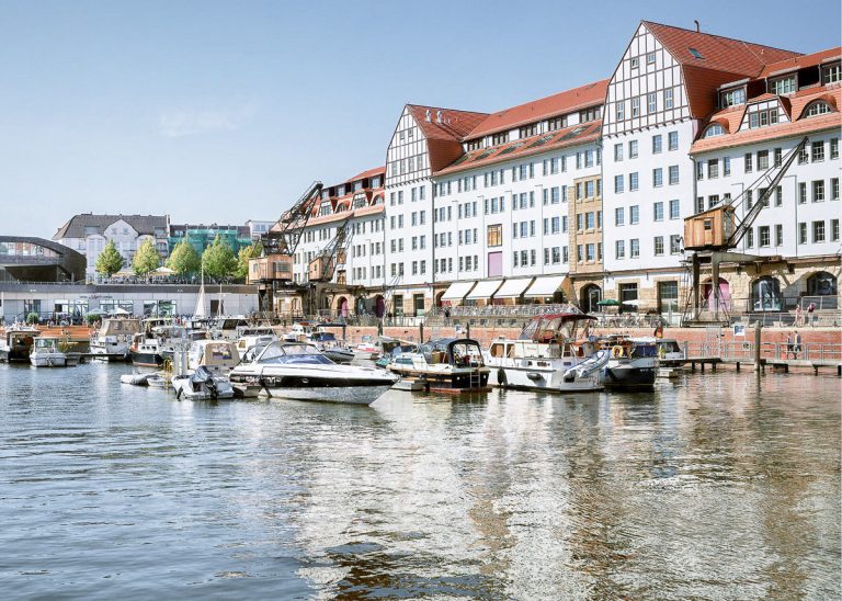 Tempelhofer Hafen im Sommer